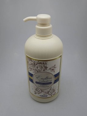 QUEZON ŞEHRİ - 24 Kasım 2020 'de Quezon City, Filipinler' de sabun nemlendirici el ve vücut yıkama..