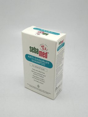 QUEZON ŞEHRİ, PH-17 - Seba med anti kepek şampuanı 17 Kasım 2020, Quezon City, Filipinler.