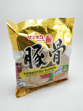 QUEZON ŞEHRİ, PH - 17 Kasım - Tonkotsu Japon usulü erişte 17 Kasım 2020 tarihinde Quezon City, Filipinler.