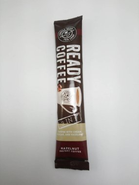 QUEZON CITY, PH - 17 NOV - Kahve çekirdeği ve çay yaprağı hazır kahve 17 Kasım 2020 tarihinde Quezon City, Filipinler 'de 1 fındıklı hazır kahve.