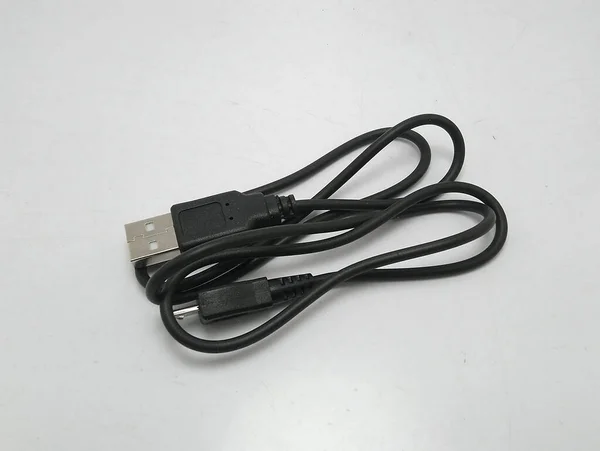 Black Wire Cord File Transfer Device Gadget Power Battery Charging — 图库照片