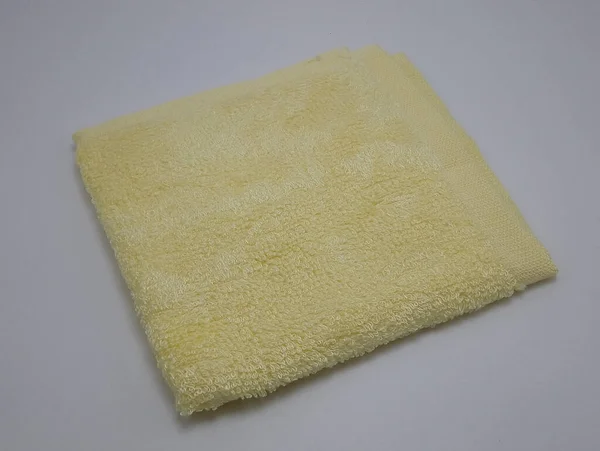 綿繊維正方形の顔タオル黄色の色 — ストック写真