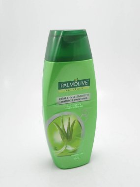 QUEZON ŞEHRİ, PH-23 - Palmolive naturals aloe vera ve meyve vitaminleri şampuan ve saç kremi 23 Kasım 2020 'de Quezon City, Filipinler' de.