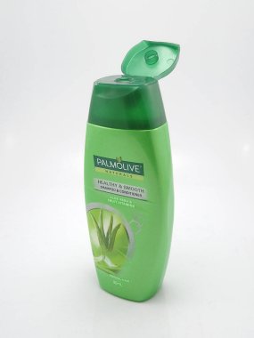QUEZON ŞEHRİ, PH-23 - Palmolive naturals aloe vera ve meyve vitaminleri şampuan ve saç kremi 23 Kasım 2020 'de Quezon City, Filipinler' de.