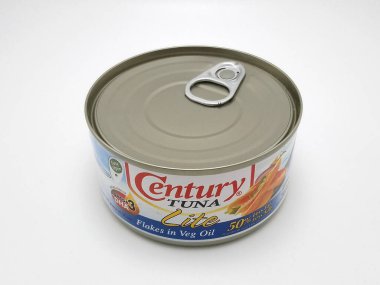 MANILA, PH - NOV 11 - 11 Kasım 2020 tarihinde Filipinler, Manila 'da bitkisel yağda yüzyıllık ton balığı pulları.