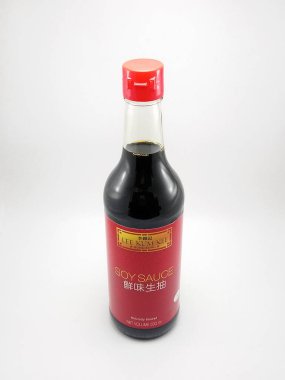 MANILA, PH - 11 Kasım 2020 'de Manila, Filipinler' de Lee Kum Kee soya sosu.