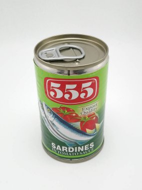 MANILA, PH - NOV 11 - 555 domates soslu sardalya 11 Kasım 2020 'de Manila, Filipinler' de.