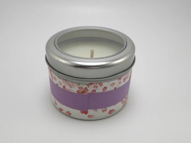 Ev dekorasyonu mumu, lavanta ve deniz sisi kokusu. 