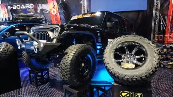 Jeep wrangler in SMX convention center, Pasay, Philippines. — Stock Video