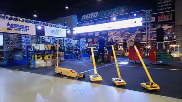 Hydraulift jacks in SMX convention center, Pasay, Philippines. — Stock Video