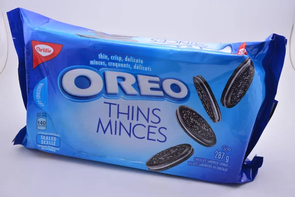 Manila July Oreo Thins Minces Chocolate Sandwich Cookies July 2021 — 스톡 사진