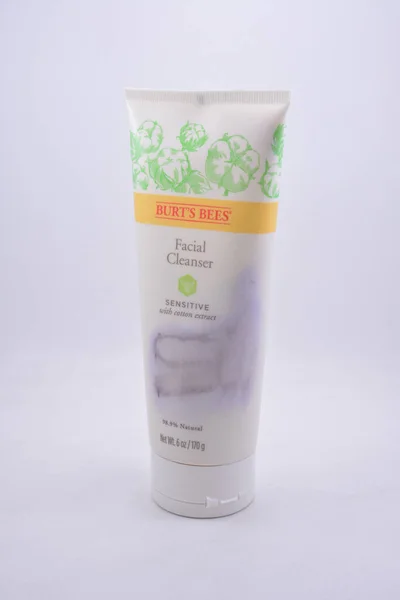 Manila July Burts Bees Facial Cleanser Sensitive Cotton Extract July — Stok fotoğraf