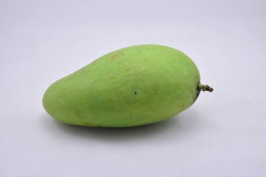 Çiğ yeşil mango taze meyve yeni hasat