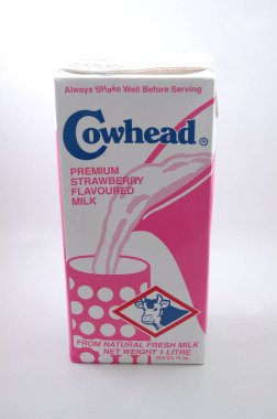 MANILA, PH - 16 Temmuz - Cowhead Strawberry 16 Temmuz 2021 tarihinde Manila, Filipinler 'de taze süt.