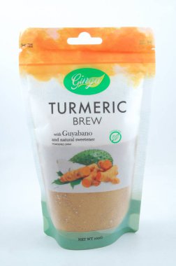 MANILA, PH - 22 Temmuz - 22 Temmuz 2021 'de Filipinler, Manila' da guyabano ile Ginga zerdeçal birası.