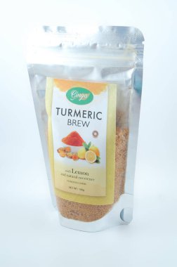 MANILA, PH - 22 Temmuz - 22 Temmuz 2021 'de Manila, Filipinler' de limonlu Ginga zerdeçal birası.