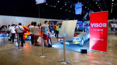 Pasay, PH - 28 Temmuz 2019 'da SMX Kongre Merkezi, Pasay, Filipinler' deki Filipin Autocon araba fuarında vizör kabini.