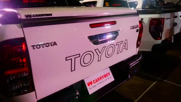 Pasay July Toyota Hilux Піднімається Липня 2019 Року Автосалоні Philippine — стокове відео
