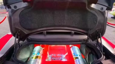 RIZAL, PH - 11 Şubat 2019 'da Taytay, Rizal, Filipinler' deki East Auto Show 'da azot oksit tankı. 
