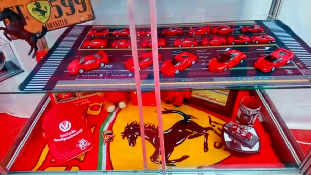 Pasay Kwiecień Wyświetlacz Samochodowy Zabawkami Ferrari Międzynarodowej Wystawie Samochodowej Manili — Wideo stockowe
