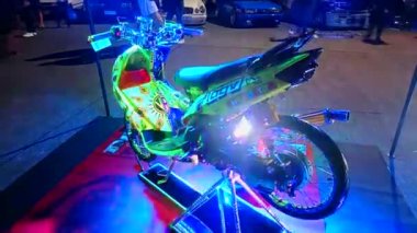 PASIG, PH - 17 Kasım 2018 'de Vapin Wheels otomobil fuarında özel motosiklet, Pasig, Filipinler.