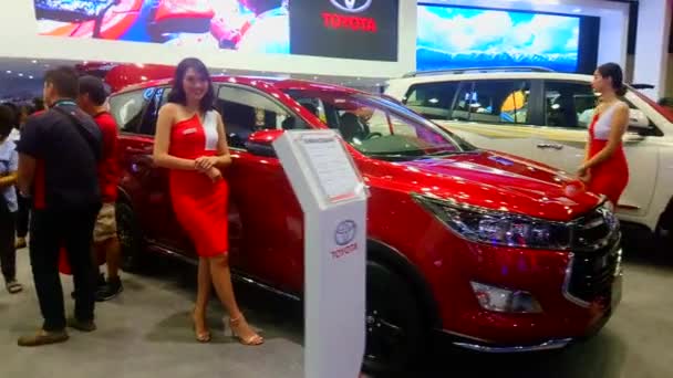 Pasay October Toyota Innova Oktober 2018 Philippine International Motor Show – stockvideo