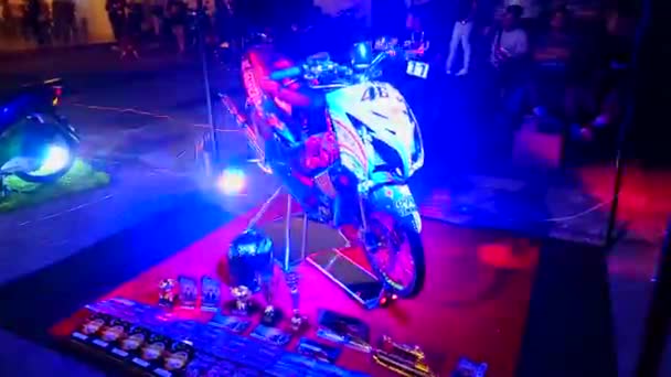 Pasig 2018年11月17日 11月17日のカスタムバイク フィリピン パジグのメトロトン コンベンション センターで開催されるVapin Wheelカーショーで — ストック動画