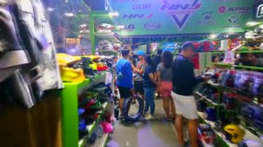 Pasay, PH - 24 Mart - Hnj motosiklet aksesuarları standı 24 Mart 2019 tarihinde Pasay, Filipinler 'de.