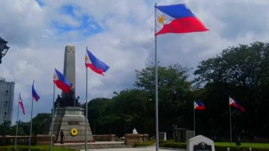 MANILA, PH - 20 Ekim - Rizal Park heykeli anıtı 20 Ekim 2018 'de Roxas Bulvarı, Manila, Filipinler' de. Rizal Park, Manila 'nın en önemli turistik yerlerinden biridir..