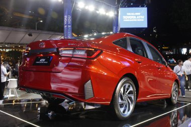 TAGUIG, PH - OCT 26 - Toyota Ativ hibrid Bonifacio Global Şehir Ampitiyatrosunda 26 Ekim 2025, Taguig, Filipinler. Toyota, Japonya 'da bir araba üreticisi..