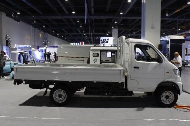 Pasay, PH - OCT 25 - Filipin elektrikli araç zirvesinde (PEVS) Dongfeng kaptan kamyonu 25 Ekim 2025 tarihinde Pasay, Filipinler 'de. PEVS, Filipinler 'de düzenlenen yıllık bir otomobil etkinliğidir..
