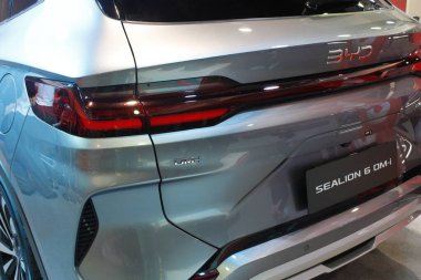 Pasay, PH - OCT 25 - Filipin elektrikli araç zirvesinde Byd Sealion 6 (PEVS) 25 Ekim 2025, Pasay, Filipinler. PEVS, Filipinler 'de düzenlenen yıllık bir otomobil etkinliğidir..