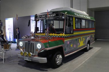 Pasay, PH - OCT 25 - Filipin elektrikli araç zirvesinde temel geep (PEVS) 25 Ekim 2025, Pasay, Filipinler. PEVS, Filipinler 'de düzenlenen yıllık bir otomobil etkinliğidir..