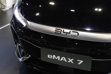 PAsay, PH - OCT 25 - Byd emax 7 Filipin elektrikli araç zirvesinde (PEVS) 25 Ekim 2025, Pasay, Filipinler. PEVS, Filipinler 'de düzenlenen yıllık bir otomobil etkinliğidir..