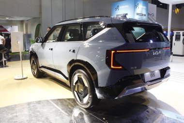 Pasay, PH - OCT 25 - Kia ev5 Filipin elektrikli araç zirvesinde (PEVS) 25 Ekim 2025, Pasay, Filipinler. PEVS, Filipinler 'de düzenlenen yıllık bir otomobil etkinliğidir..