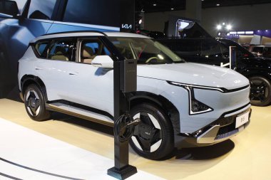 Pasay, PH - OCT 25 - Kia ev5 Filipin elektrikli araç zirvesinde (PEVS) 25 Ekim 2025, Pasay, Filipinler. PEVS, Filipinler 'de düzenlenen yıllık bir otomobil etkinliğidir..