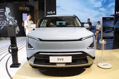 Pasay, PH - OCT 25 - Kia ev5 Filipin elektrikli araç zirvesinde (PEVS) 25 Ekim 2025, Pasay, Filipinler. PEVS, Filipinler 'de düzenlenen yıllık bir otomobil etkinliğidir..
