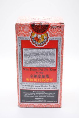 MANILA, PH - FEB 22 - Nin Jiom Pei Pa Koa öksürük şurubu 22 Şubat 2025, Manila, Filipinler. Nin Jiom Pei Pa Koa, Hong Kong 'da öksürük şurubu üreticisi..