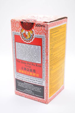 MANILA, PH - FEB 22 - Nin Jiom Pei Pa Koa öksürük şurubu 22 Şubat 2025, Manila, Filipinler. Nin Jiom Pei Pa Koa, Hong Kong 'da öksürük şurubu üreticisi..