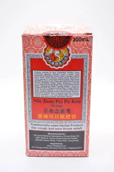 MANILA, PH - FEB 22 - Nin Jiom Pei Pa Koa öksürük şurubu 22 Şubat 2025, Manila, Filipinler. Nin Jiom Pei Pa Koa, Hong Kong 'da öksürük şurubu üreticisi..