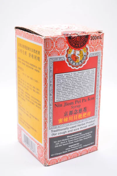 MANILA, PH - FEB 22 - Nin Jiom Pei Pa Koa öksürük şurubu 22 Şubat 2025, Manila, Filipinler. Nin Jiom Pei Pa Koa, Hong Kong 'da öksürük şurubu üreticisi..