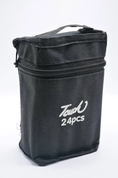 MANILA, PH - 22 Şubat 2025 tarihinde Filipinler 'in Manila şehrinde siyah renkli kalemlere dokunun. Dokunuş, Çin 'de renkli bir keçeli kalem üreticisi..