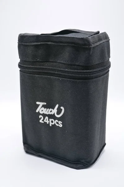 MANILA, PH - 22 Şubat 2025 tarihinde Filipinler 'in Manila şehrinde siyah renkli kalemlere dokunun. Dokunuş, Çin 'de renkli bir keçeli kalem üreticisi..