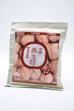 22 Şubat 2025 'te Manila, Filipinler' de Zhongli ceviz tozu kesesi. Zhongli Çin 'de bir yemek üreticisi..