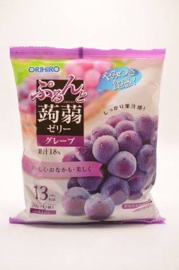 MANILA, PH - FEB 22 - Orihiro Konjac Jelly, 22 Şubat 2025 tarihinde Manila, Filipinler 'de üzüm aromalı. Orihiro Japonya 'da bir yemek üreticisi..