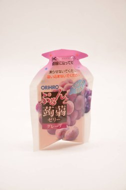 MANILA, PH - FEB 22 - Orihiro Konjac Jelly, 22 Şubat 2025 tarihinde Manila, Filipinler 'de üzüm aromalı. Orihiro Japonya 'da bir yemek üreticisi..