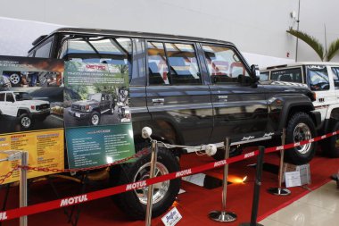 Pasay, PH-NOV 15 - Toyota arazi kruvazörü 15 Kasım 2025 tarihinde Pasay, Filipinler 'de Manila Oto Salonu' nda. Manila Oto Salonu, Filipinler 'de bir otomobil fuarı etkinliğidir..