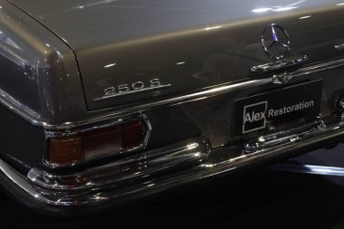 Pasay, PH - NOV 15 - Mercedes benz 280 Manila Oto Salon 'da 15 Kasım 2025, Pasay, Filipinler. Manila Oto Salonu, Filipinler 'de bir otomobil fuarı etkinliğidir..