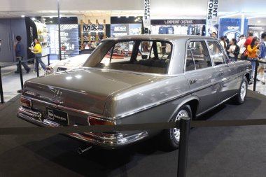 Pasay, PH - NOV 15 - Mercedes benz 280 Manila Oto Salon 'da 15 Kasım 2025, Pasay, Filipinler. Manila Oto Salonu, Filipinler 'de bir otomobil fuarı etkinliğidir..