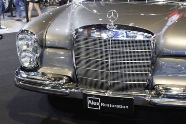 Pasay, PH - NOV 15 - Mercedes benz 280 Manila Oto Salon 'da 15 Kasım 2025, Pasay, Filipinler. Manila Oto Salonu, Filipinler 'de bir otomobil fuarı etkinliğidir..